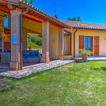 Villa Vocabolo Menicaglie 6, Emma Baschi